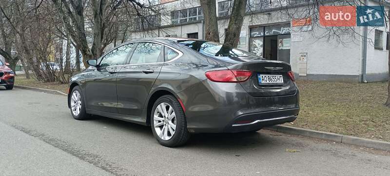 Седан Chrysler 200 2015 в Ужгороді