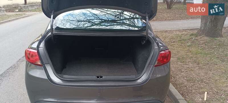 Седан Chrysler 200 2015 в Ужгороді