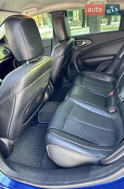 Седан Chrysler 200 2014 в 