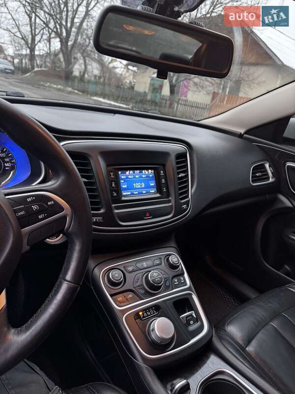 Седан Chrysler 200 2014 в Стрые