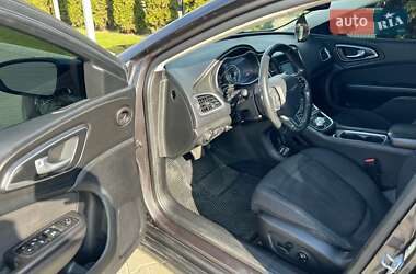 Седан Chrysler 200 2015 в 