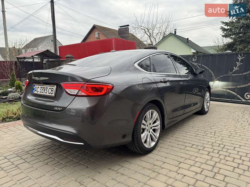 Седан Chrysler 200 2014 в Луцке