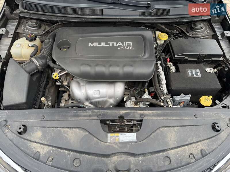 Седан Chrysler 200 2014 в Луцке
