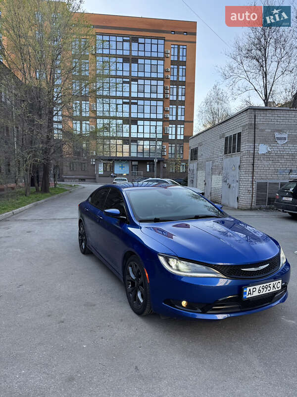 Седан Chrysler 200 2015 в Запоріжжі