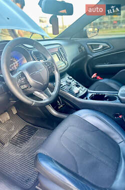 Седан Chrysler 200 2015 в 