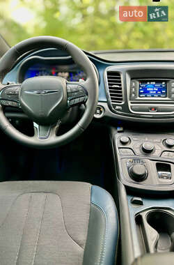 Седан Chrysler 200 2015 в 