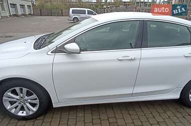 Седан Chrysler 200 2015 в 