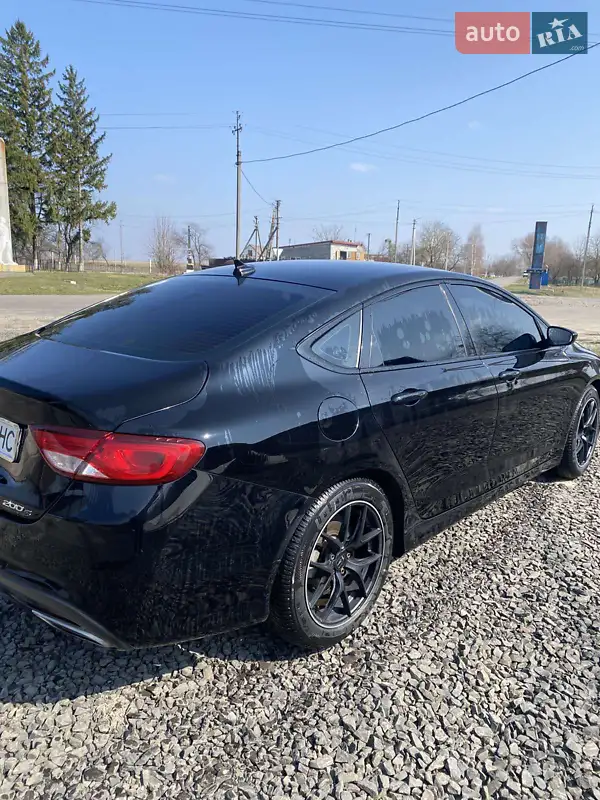 Chrysler 200