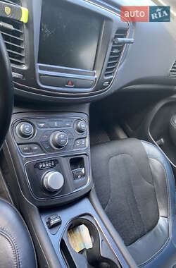 Седан Chrysler 200 2016 в 