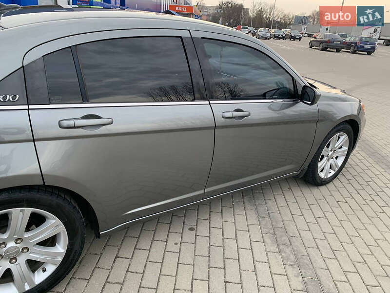 Седан Chrysler 200 2013 в Ковеле