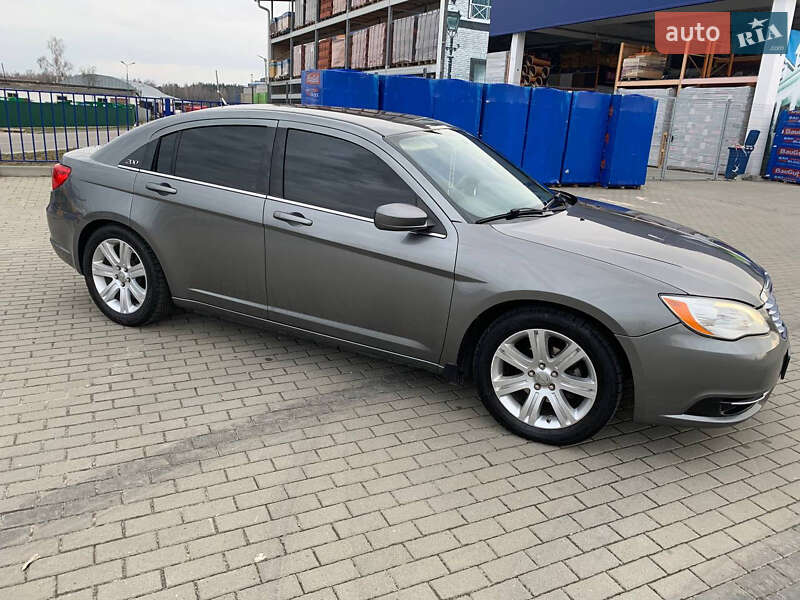 Седан Chrysler 200 2013 в Ковеле