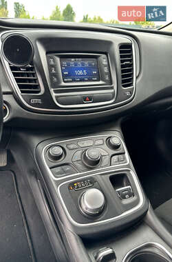 Седан Chrysler 200 2015 в 