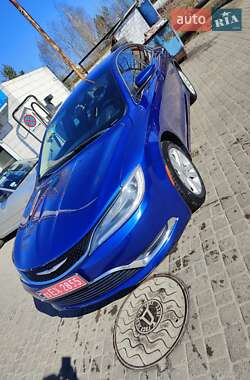 Седан Chrysler 200 2015 в Вараші