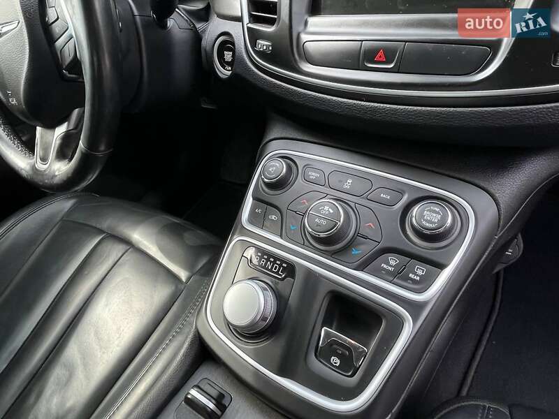 Седан Chrysler 200 2016 в Харкові