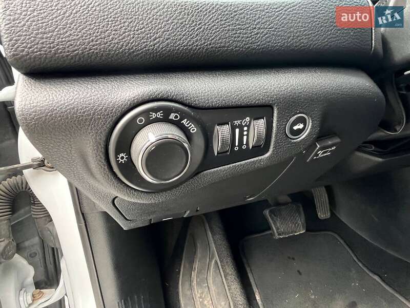 Седан Chrysler 200 2016 в Харкові