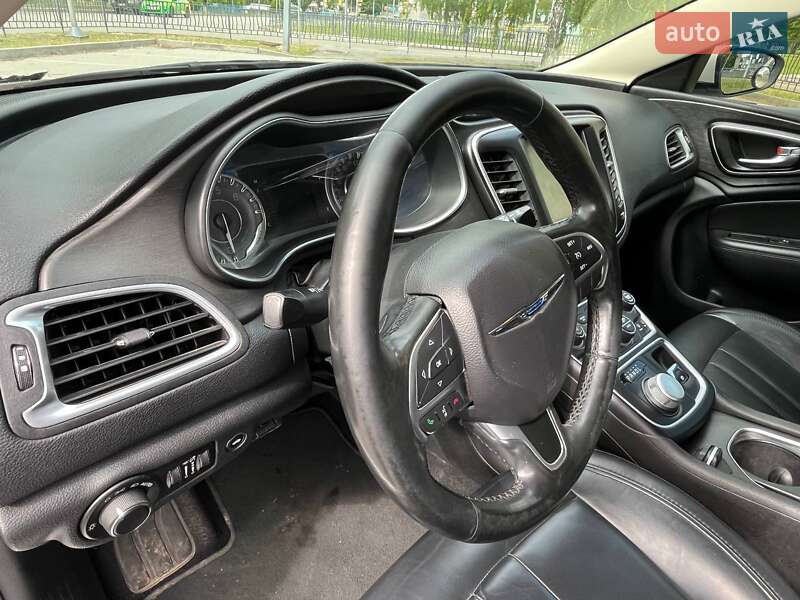 Седан Chrysler 200 2016 в Харкові