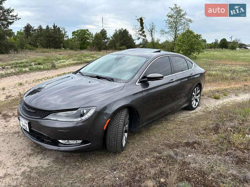 Седан Chrysler 200 2015 в Вишгороді