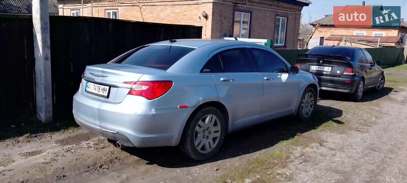 Седан Chrysler 200 2014 в Киеве