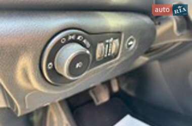 Седан Chrysler 200 2015 в 