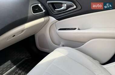 Седан Chrysler 200 2015 в 
