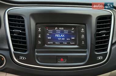 Седан Chrysler 200 2015 в 