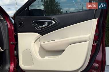 Седан Chrysler 200 2015 в 