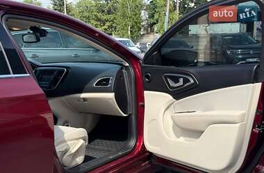 Седан Chrysler 200 2015 в 