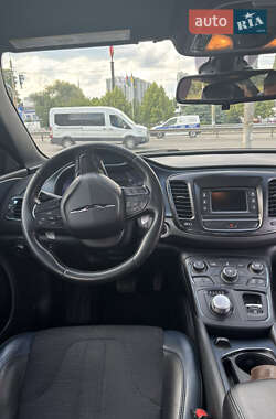 Седан Chrysler 200 2015 в 
