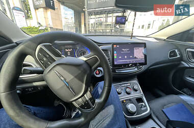 Седан Chrysler 200 2015 в 