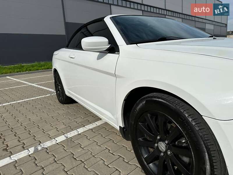 Кабриолет Chrysler 200 2012 в Ивано-Франковске