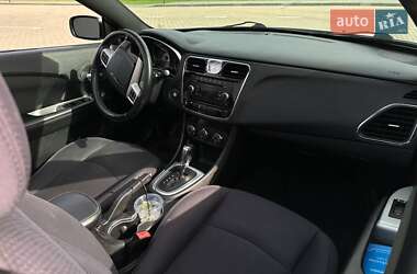 Кабриолет Chrysler 200 2012 в 