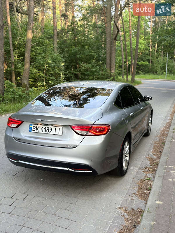 Седан Chrysler 200 2014 в Львові