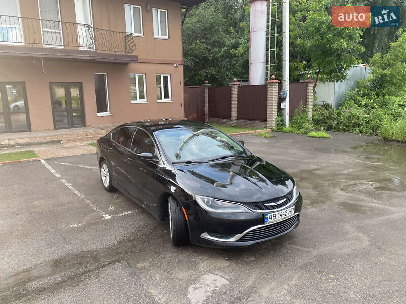 Седан Chrysler 200 2015 в Киеве