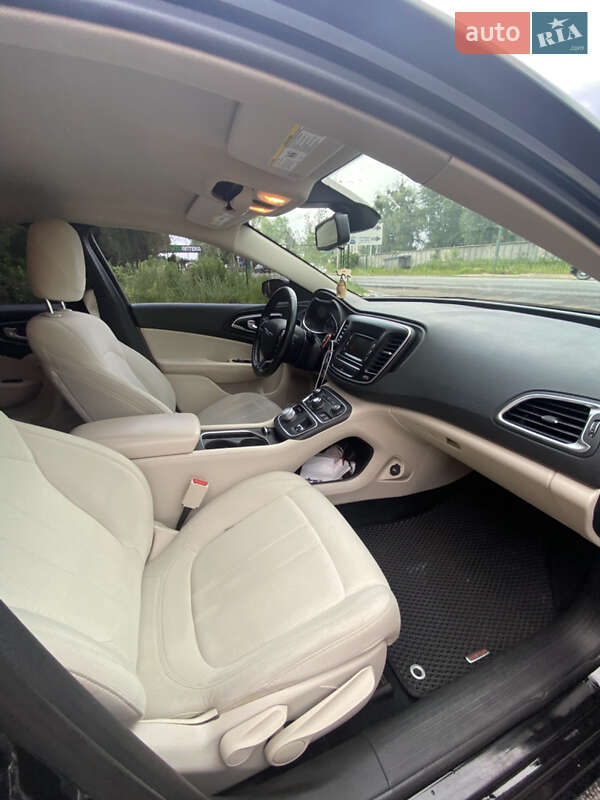 Седан Chrysler 200 2015 в Киеве