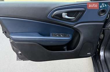 Седан Chrysler 200 2015 в 