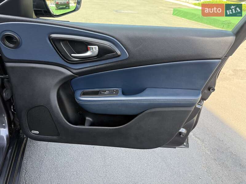 Седан Chrysler 200 2015 в Одессе