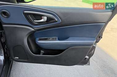 Седан Chrysler 200 2015 в 