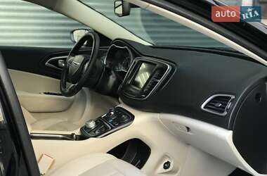 Седан Chrysler 200 2016 в 