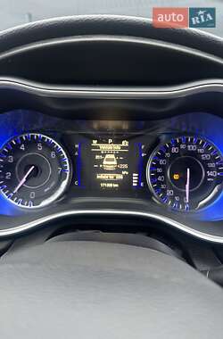 Седан Chrysler 200 2015 в 