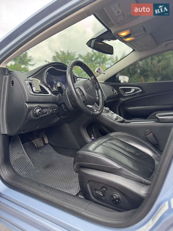 Седан Chrysler 200 2015 в Переяславе