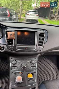 Седан Chrysler 200 2014 в 