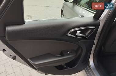 Седан Chrysler 200 2015 в 
