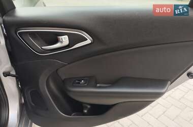 Седан Chrysler 200 2015 в 