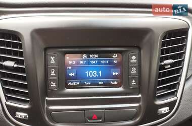 Седан Chrysler 200 2015 в 