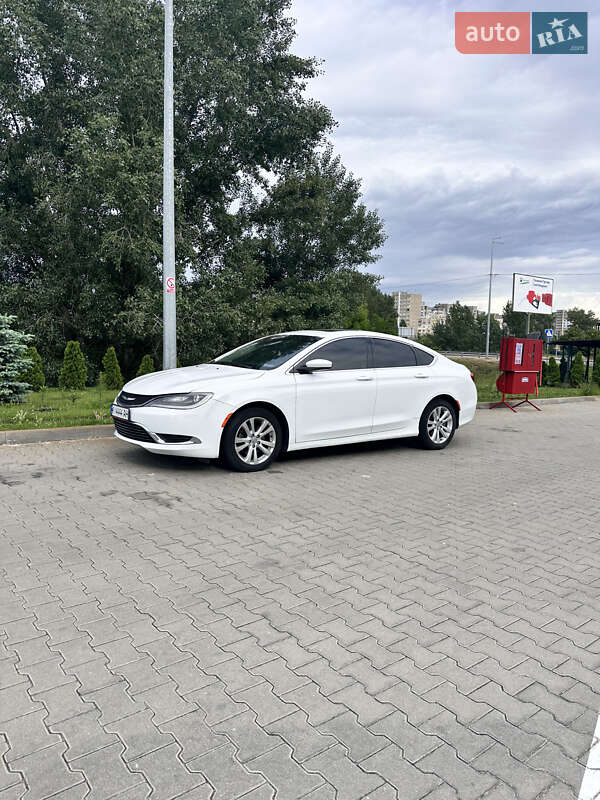Седан Chrysler 200 2015 в Киеве