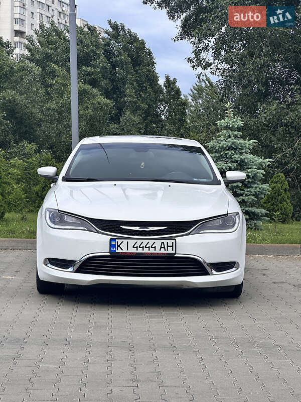 Седан Chrysler 200 2015 в Киеве