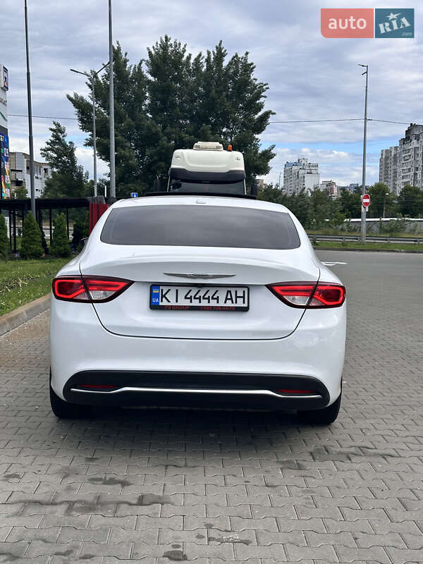 Седан Chrysler 200 2015 в Киеве