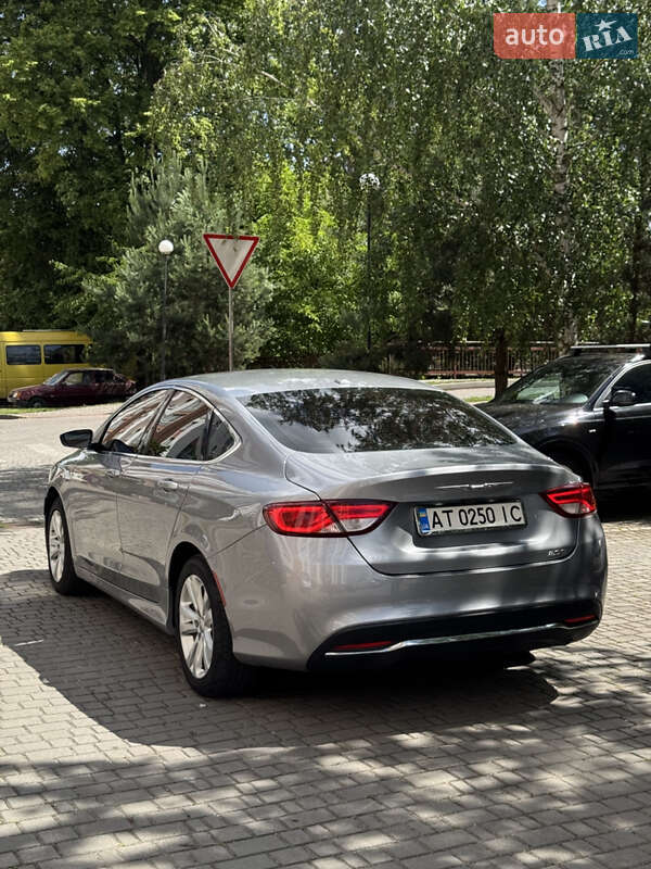 Седан Chrysler 200 2015 в Ивано-Франковске