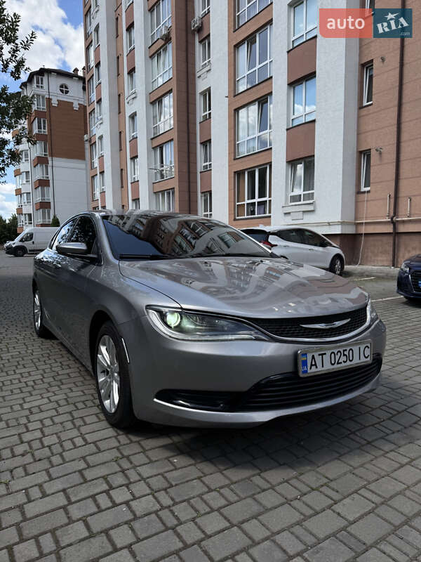 Седан Chrysler 200 2015 в Ивано-Франковске