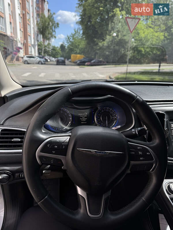 Седан Chrysler 200 2015 в Ивано-Франковске
